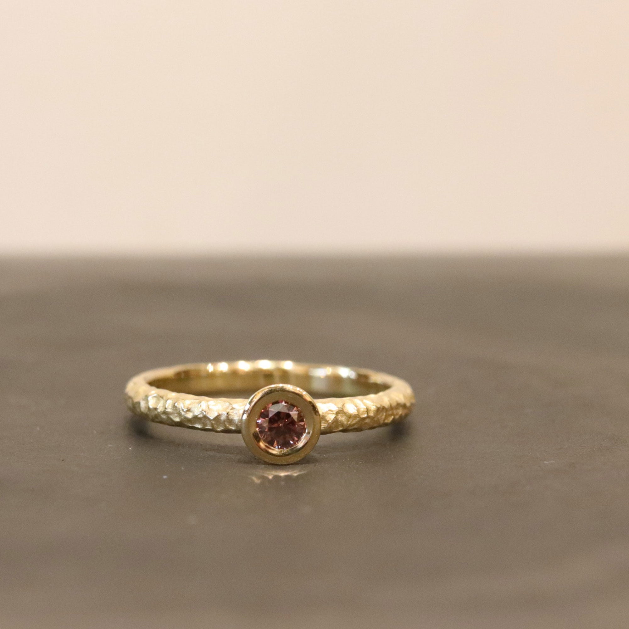 高級 K18 ブラウン ダイヤモンド 0.70ct 18金 ダイヤ リング 指輪クローバージュエリー出品一覧